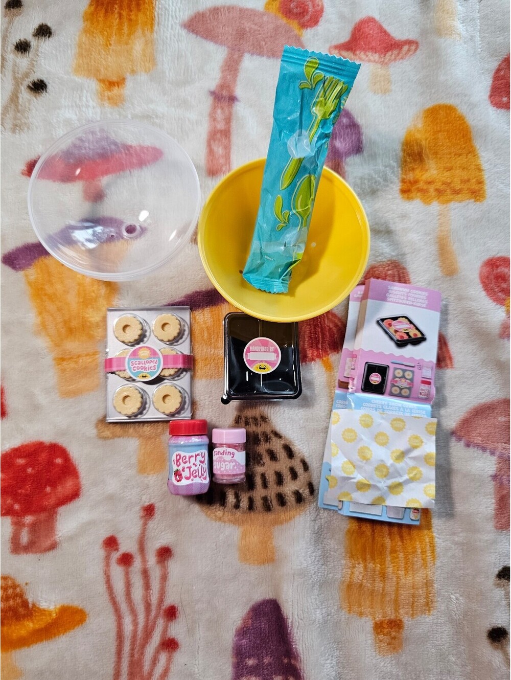 Miniverse Make It Mini Food: Sandwhich Cookies